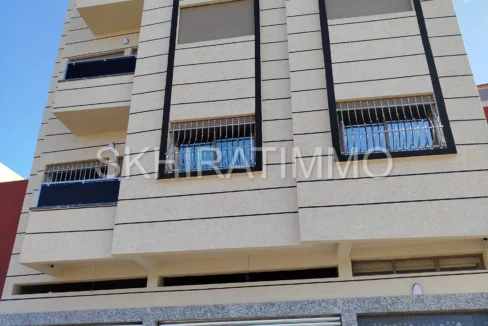 Magasin à 2 rideaux à vendre