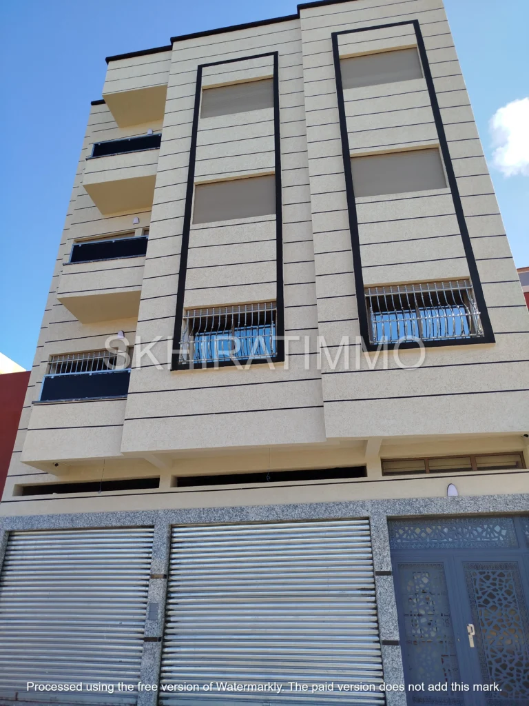 Magasin à 2 rideaux à vendre